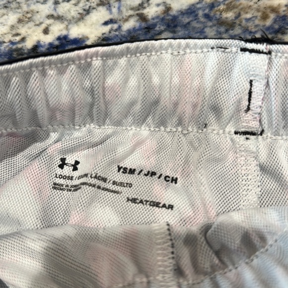 Youth Small Under Armor shorts - Picture 2 of 2